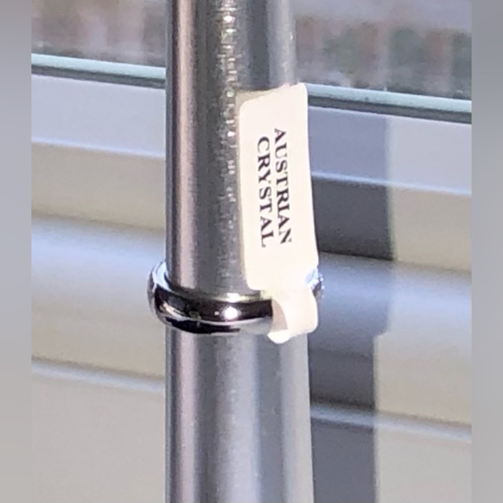 Austrian Crystal Silver Tone Ring - Picture 4 of 10